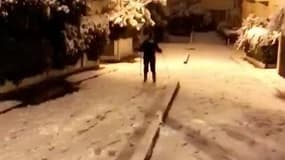 Neige : ski dans les rues de Nice - Témoins BFMTV