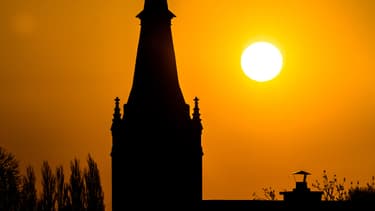 Le clocher d'une église - Image d'illustration