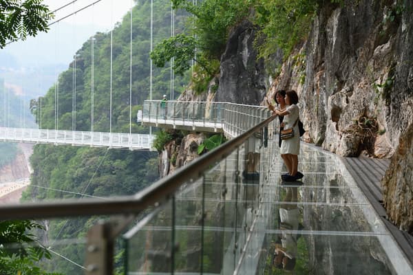 Le pont permet aux habitants et aux touristes d'avoir une vue magnifique sur la jungle