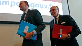 Le ministre de l'Economie Pierre Moscovici et son homologue du Budget Bernard Cazeneuve ont lancé mercredi la campagne 2013 de l'impôt sur le revenu, le jour même où l'Insee a annoncé que le pouvoir d'achat global des Français avait baissé l'an passé pour