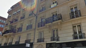 L'appartement se situait au sommet de cet immeuble, dans une rue chic du 17ème arrondissement de Paris.