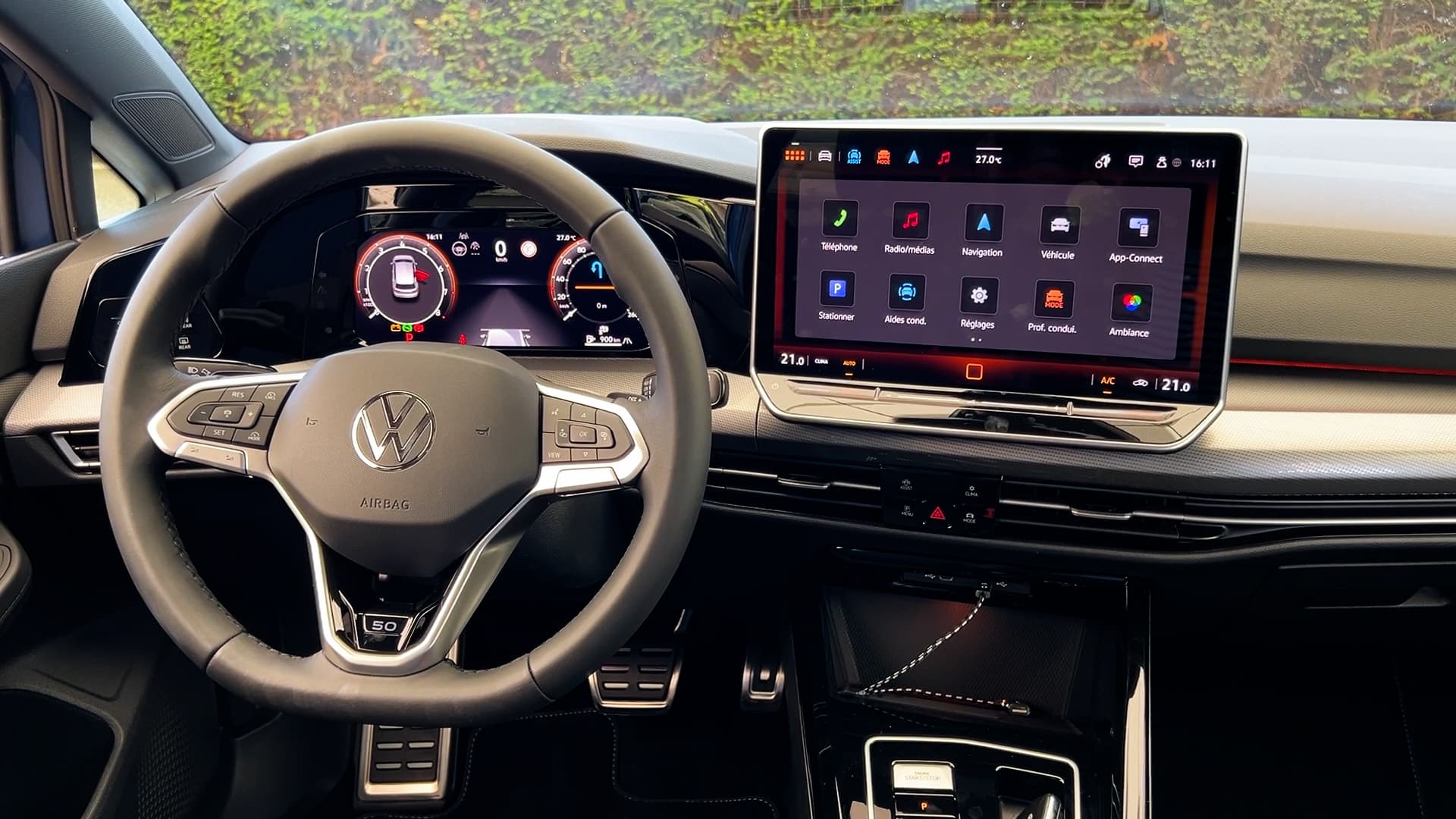 Volkswagen a restylé surtout l'habitacle de la Golf, avec un nouvel écran tactile. Volkswagen a restylé surtout l'habitacle de la Golf, avec un nouvel écran tactile.