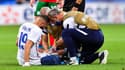 Karim Benzema se faisant soigner face à la Bulgarie