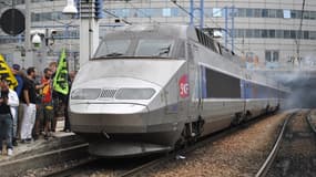 Un train de la SNCF bloqué en garde de Montparnasse au mois de juin 2014