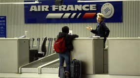 Les syndicats d'Air France, qui se prononceront à partir de vendredi sur le plan de restructuration de la compagnie en difficulté, se montrent partagés, à la fois rassurés par l'engagement de l'absence de licenciement sec jusqu'à la fin 2014 mais inquiets