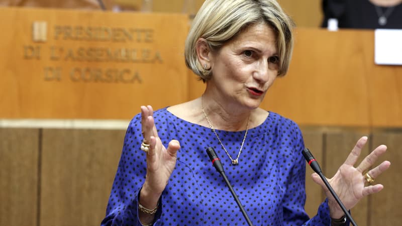 Marie-Antoinette Maupertuis, la présidente autonomiste de l'Assemblée de Corse, a présenté l'étude sur l'autonomie.