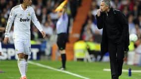 Mesut Özil en discussion avec son coach, José Mourinho