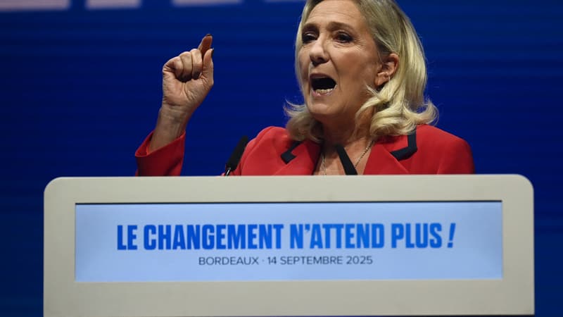 Marine Le Pen lors du discours de rentrée du Rassemblement national, le 14 septembre 2025