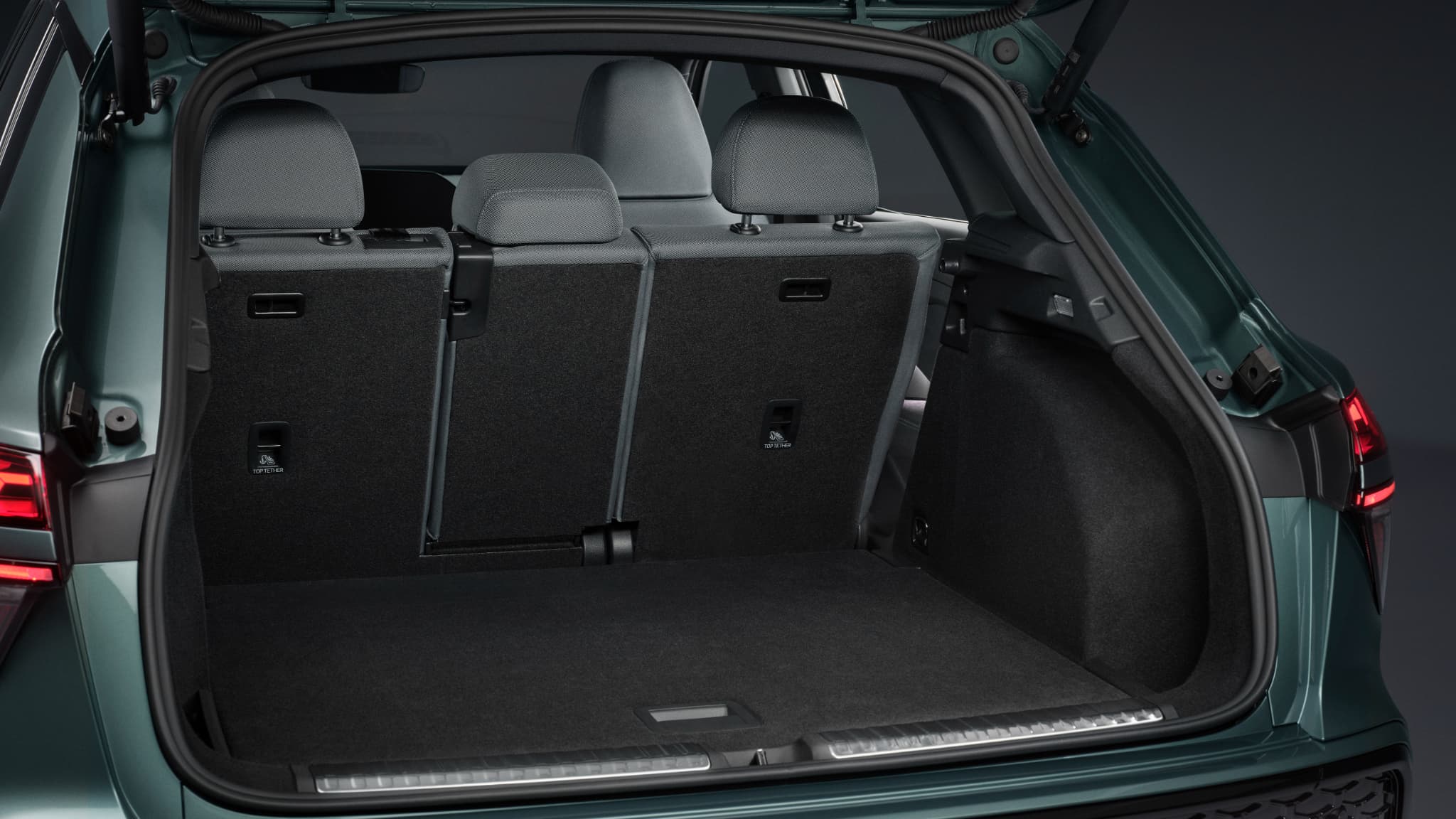 The new Audi Q3 trunk with its sliding bank. The new Audi Q3 trunk with its sliding bank.