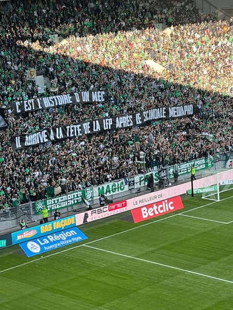 Les supporters de l'ASSE paient Vincent Labrune 