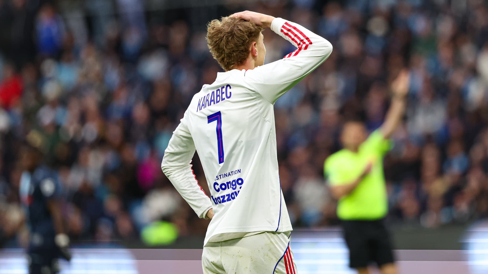 Adam Karabec titulaire avec l Olympique Lyonnais face au Havre