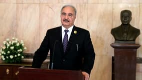 Photo fournie par le service de presse de la présidence tunisienne du maréchal Khalifa Haftar, le 18 septembre 2017 à Tunis