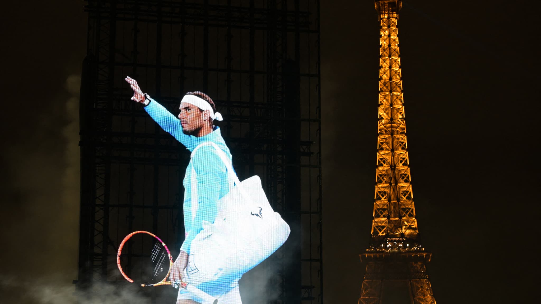 L'hommage rendu à Rafael Nadal sur la place du Trocadéro, le 19 novembre 2024. L'hommage rendu à Rafael Nadal sur la place du Trocadéro, le 19 novembre 2024.