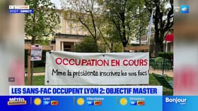 Le collectif des Sans-Fac occupe la cour de Lyon 2 pour obtenir une affectation pour des étudiants