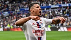 Le défenseur de l'OL Deja Lovren face à Montpellier 