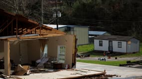 Un bâtiment détruit par une tornade le 3 avril 2024 à Sunbright, Tennessee, aux États-Unis.