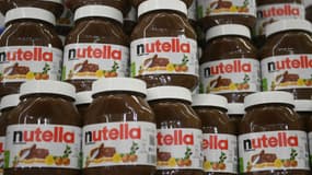 Rayon de pâtes à tartiner Nutella dans un supermarché (illustration)