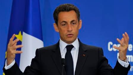 Selon le quotidien espagnol El Pais, le président français Nicolas Sarkozy a menacé vendredi dernier de sortir la France de la zone euro lors d'une réunion des dirigeants européens qui discutaient de la mise en place d'un mécanisme d'aide à la Grèce. /Pho