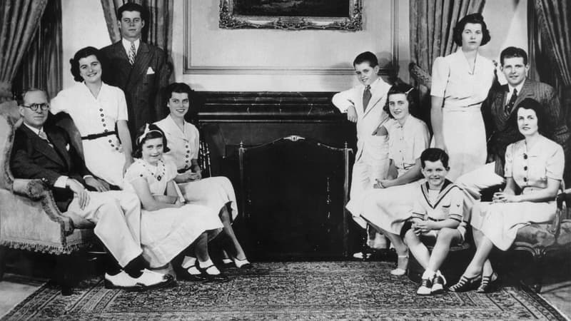 Une photo de la famille Kennedy, prise le 10 décembre 1937 à Washington. (Rosemary est à la quatrième place en partant de la droite).