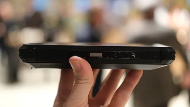 Le smartphone doté d'une batterie de 28.000 mAh d'Avenir Telecom.