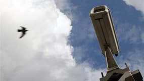 François Fillon a lancé mercredi la première tranche du plan de "vidéoprotection" de Paris adopté en novembre 2009 et qui vise à doter la capitale d'un peu plus de 1.000 caméras de voie publique d'ici juin 2012. Quelque 200 nouvelles caméras ont été ainsi