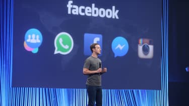 Mark Zuckerberg lors d'une conférence de presse de Facebook où il présente les dernières nouveautés What'sApp.