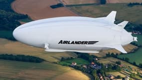 Airlander 10 est un des plus gros aéronefs du monde avec ses 92 mètres de long, 44 mètres de large et 26 mètres de haut.