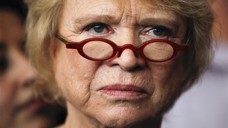 Les dirigeants d'Europe Ecologie-Les Verts et du Parti socialiste se sont efforcés de faire taire leurs divergences de vue vendredi alors qu'Eva Joly, candidate d'EELV à la présidentielle, a annulé plusieurs rendez-vous à la suite de l'accord conclu par l