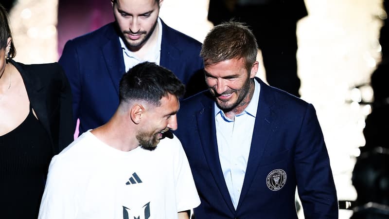 https://images.bfmtv.com/okgUXnTd7wTOzcZ4VJPwmZp1Cxo=/0x0:1200x675/800x0/images/Lionel-Messi-et-David-Beckham-echangent-des-sourires-le-16-juillet-2023-lors-de-la-presentation-en-grande-pompe-de-l-Argentin-1831133.jpg