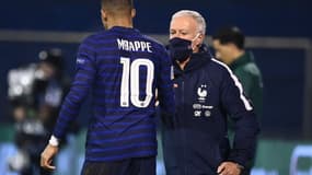 "Le gars maîtrise... Il est fort quoi, il est fort!": l'After Foot épaté par la conférence de presse de Kylian Mbappé