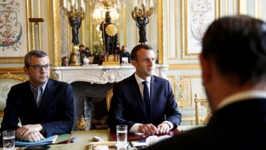 Emmanuel Macron, lors de la réunion de crise à l'Elysée, le dimanche 2 décembre.