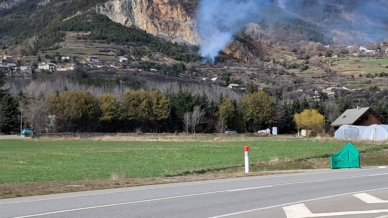 Hautes-Alpes: 2.000 m2 de végétation touchés dans un incendie à ...