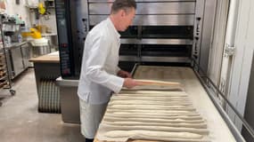 La recette de la baguette de Jean-François Hemmer, gérant de la boulangerie éponyme à Martigues, est réglée comme du papier à musique.