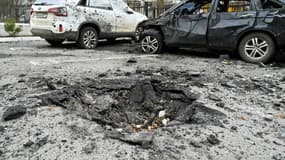 Dans une rue de Kharkiv (Ukraine) le 5 avril 2022 après un récent bombardement russe