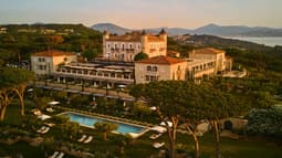 Le Château de La Messardière, bâti à la fin du 19e siècle, est un lieu emblématique de Saint-Tropez. 