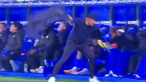 La colère de l'entraîneur d'Alavés après le but du Real Madrid