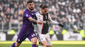 Patrick Cutrone, ici face à Adrien Rabiot, intéresserait l'OM