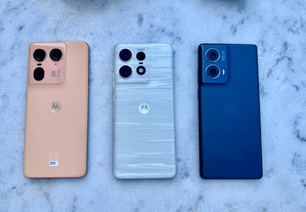 De gauche à droite : les Motorola Edge 50 Ultra, Pro et Fusion
