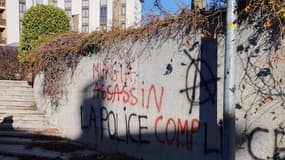 Le maire de Briançon (Hautes-Alpes), Arnaud Murgia, a une nouvelle fois été ciblé par des tags injurieux.