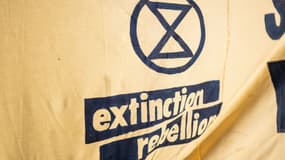 L'organisation Extinction Rebellion a annoncé ce samedi 27 juillet dans un communiqué renoncer à occuper le Pont des Arts au-dessus de la Seine.
