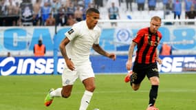 Mason Greenwood devant Melvin Bard lors du match Nice-OM (2-0, L1), le 14 septembre 2025
