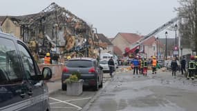 Un pavillon a explosé ce mardi 23 décembre à Magny-les-Hameaux dans les Yvelines. L'origine du sinistre n'est pas encore connue à ce stade.
