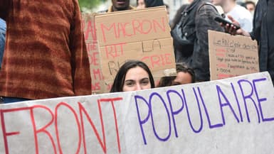 Les manifestants tiennent des pancartes et chantent alors qu'ils manifestent contre le parti politique d'extrême droite français Rassemblement National (RN) après leur succès aux élections européennes, à Nantes, dans l'ouest de la France, le 10 juin 2024.