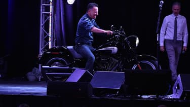 Bruce Springsteen arrivant à moto au Madison square garde le 1er novembre 2016.