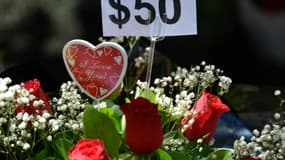 Un bouquet de roses en vente pour la Saint Valentin, le 13 février 2017 à Sydney, en Australie