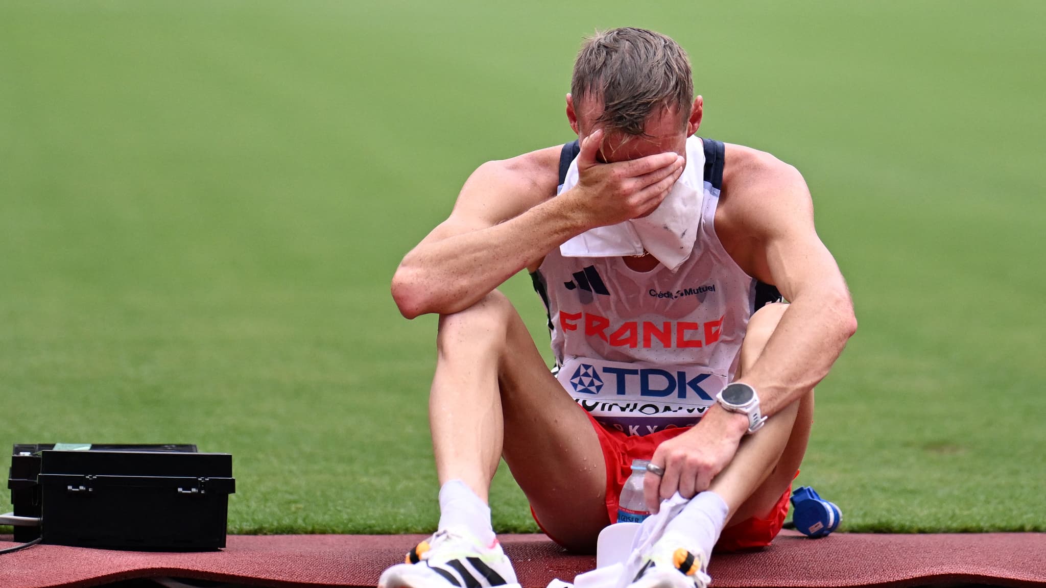 MONDIAUX D'ATHLÉTISME: LES LARMES DU FRANÇAIS AURÉLIEN QUINION, 5E DU 35KM MARCHE ET PRIVÉ DU PODIUM À CAUSE DE CRAMPES TERRIBLES