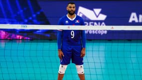 Earvin Ngapeth avec l'équipe de France masculine de volley-ball, à Poitiers le 27 mai 2022