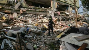 Un immeuble détruit à Mandalay en Birmanie, après un puissant séisme, le 29 mars 2025
