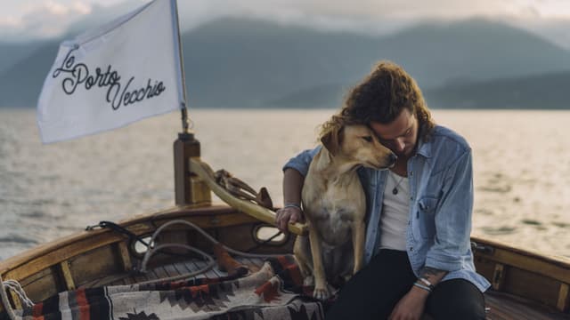 Julien Doré dans son nouveau clip "Porto-Vecchio"