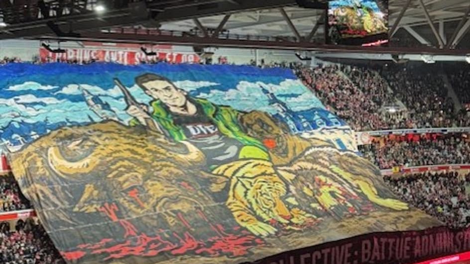 Γίγαντας Τίφος, καπνογόνα, αρκετές διακοπές από τον διαιτητή… τεταμένο ντέρμπι του Βορρά ανάμεσα στη Λιλ…